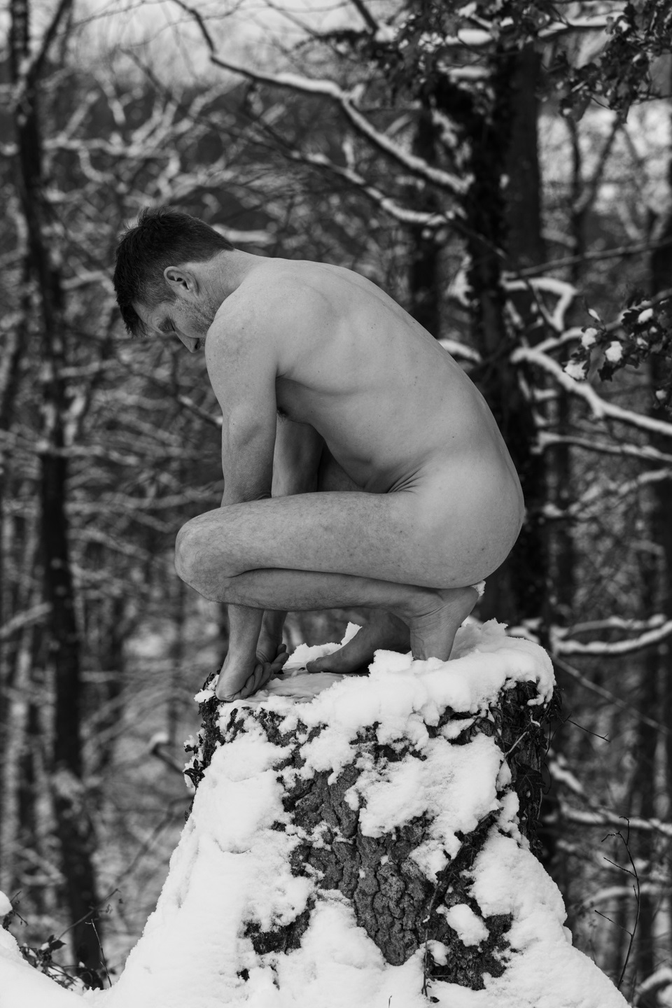 Akt im Schnee